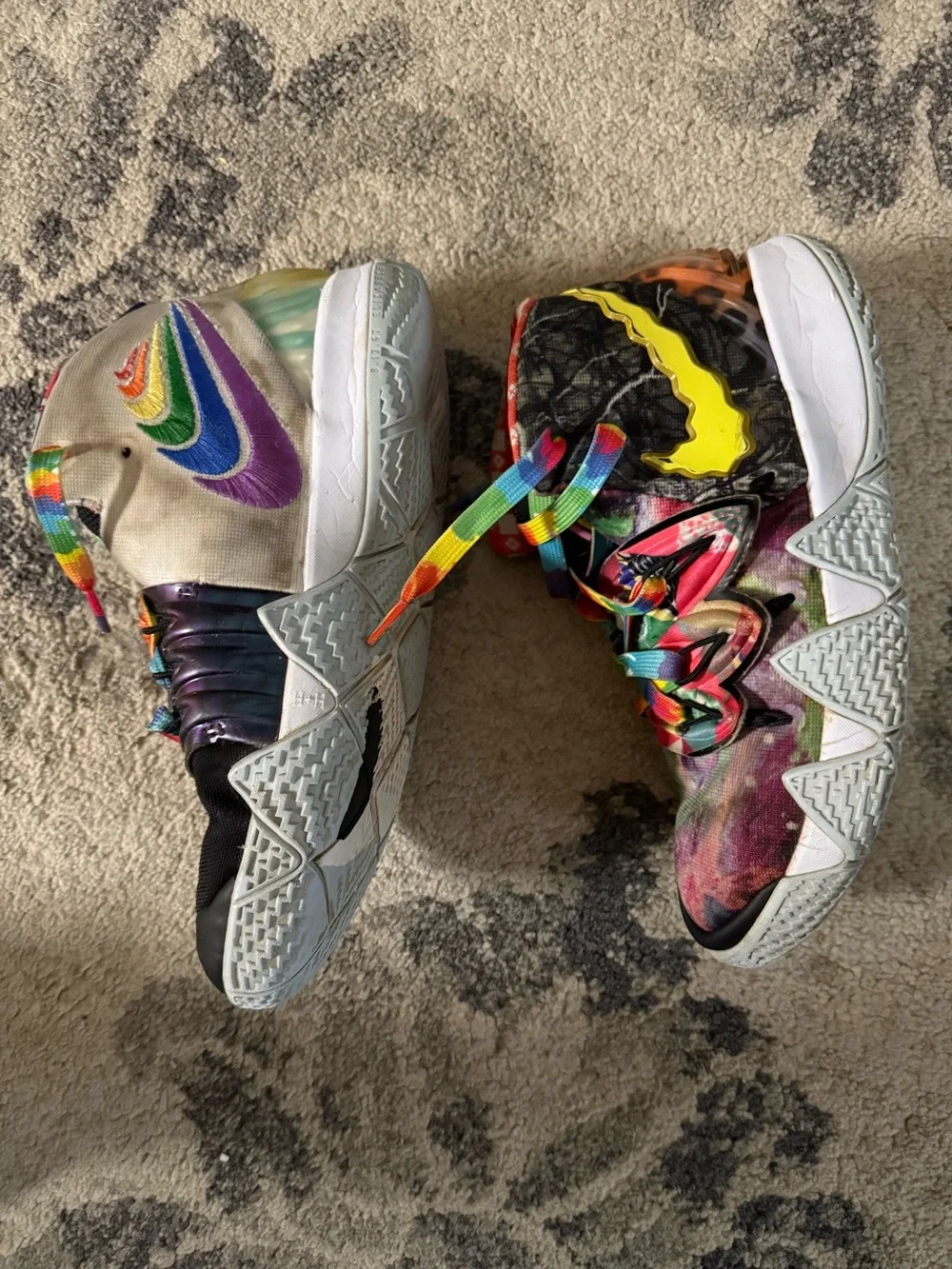 Nike Kyrie 4 Confetti Basketball Shoes Multicolor Kids Size 5.5Y